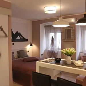  Apartman Mala Tajna