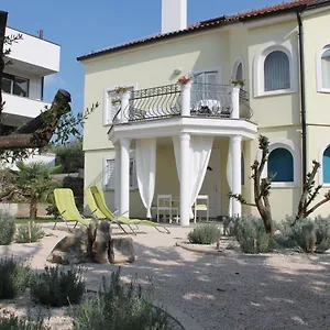 https://villa-mandolina-apartments.hotelinzadar.com